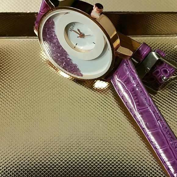 Watch. Brand new. Still has plastic connector - Picture 3 of 3